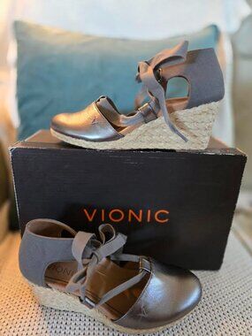 Vionic Aruba Kaitlyn Wedge Pewter Metallic Size 6